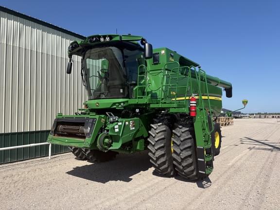 Image of John Deere S780 equipment image 1