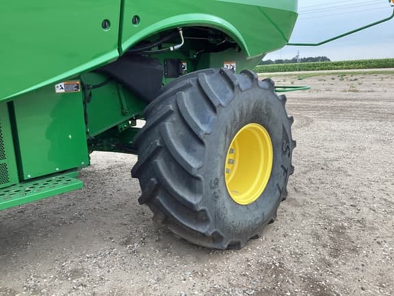 Image of John Deere S780 equipment image 2