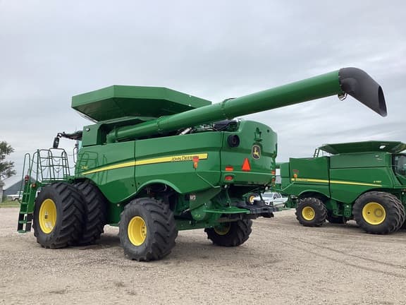 Image of John Deere S780 equipment image 4