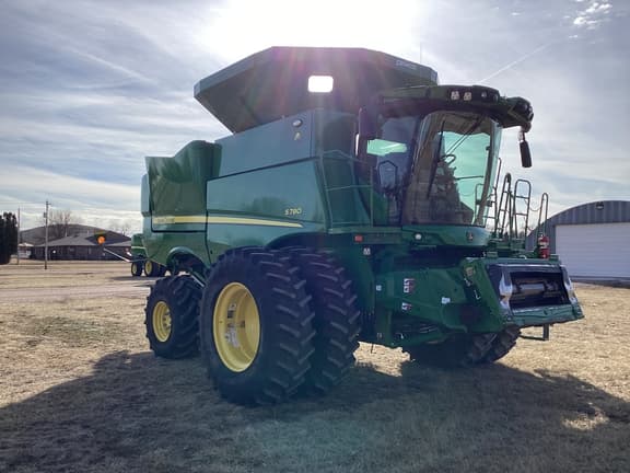 Image of John Deere S780 equipment image 2