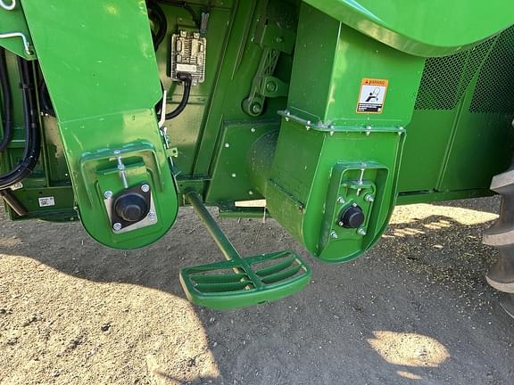 Image of John Deere S780 equipment image 4