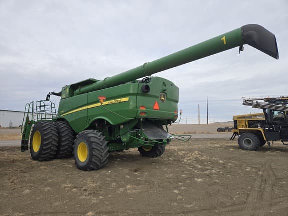 Image of John Deere S780 equipment image 4