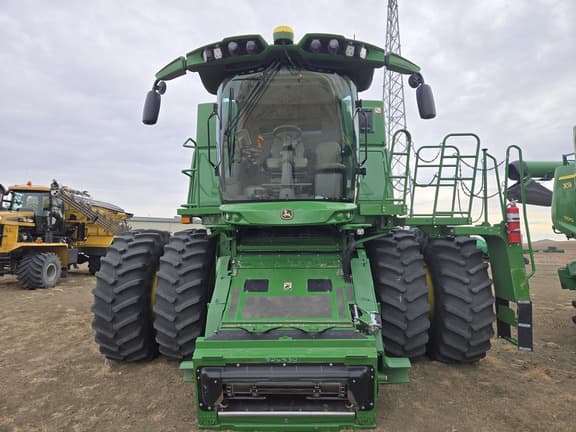 Image of John Deere S780 equipment image 1