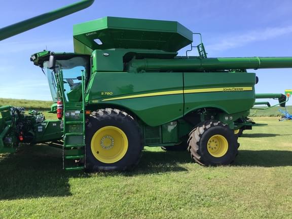 Image of John Deere S780 Primary image