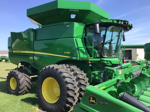 Image of John Deere S780 equipment image 2