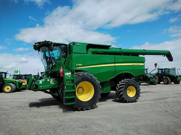 Image of John Deere S780 equipment image 1