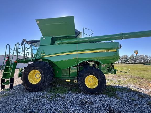 Image of John Deere S780 equipment image 2