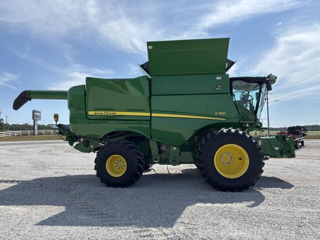 Image of John Deere S780 equipment image 1