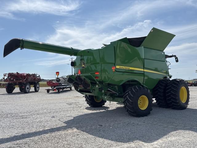 Image of John Deere S780 equipment image 2