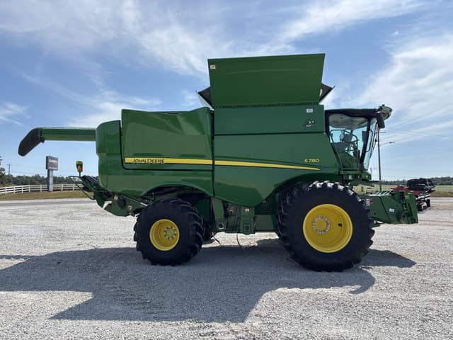 Image of John Deere S780 equipment image 1