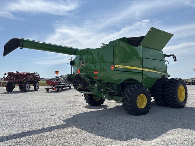 Image of John Deere S780 equipment image 2