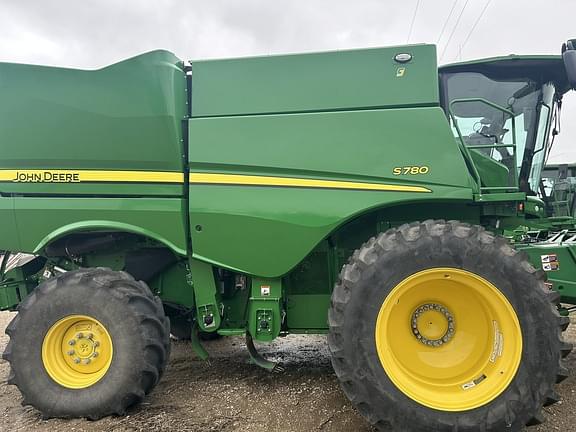 Image of John Deere S780 equipment image 2