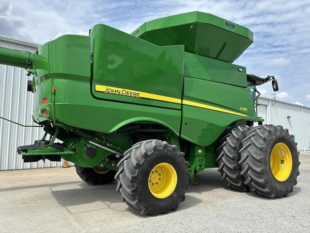 Image of John Deere S780 equipment image 1