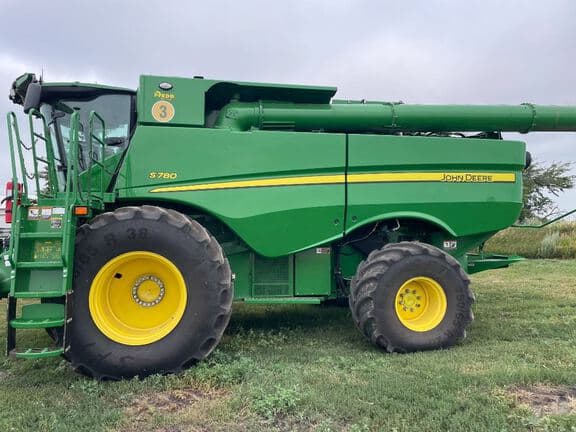 Image of John Deere S780 equipment image 1