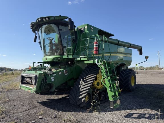 Image of John Deere S780 equipment image 1