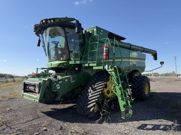 2023 John Deere S780 Equipment Image0