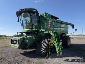 2023 John Deere S780 Image