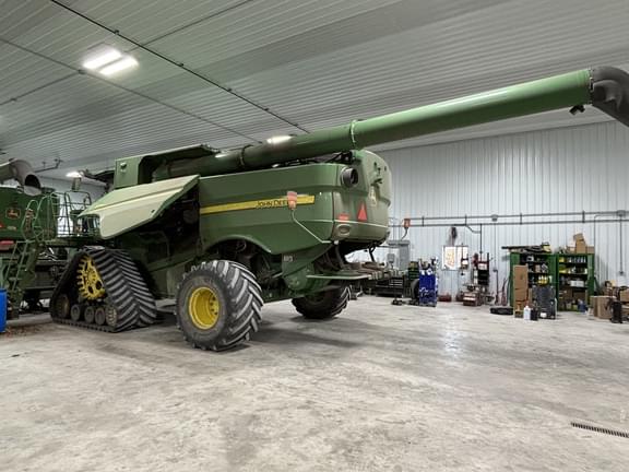 Image of John Deere S780 equipment image 1
