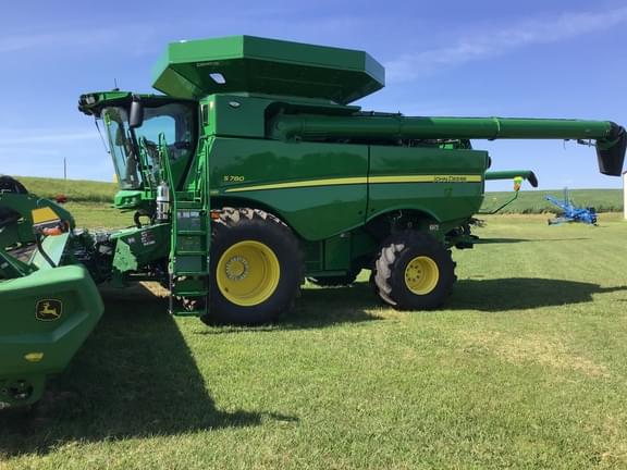 Image of John Deere S780 equipment image 1