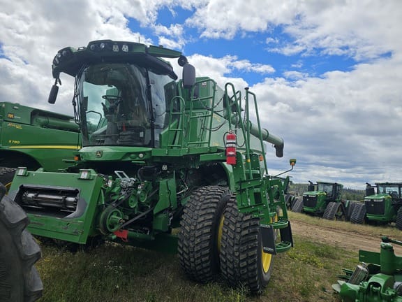 2023 John Deere S780 Equipment Image0