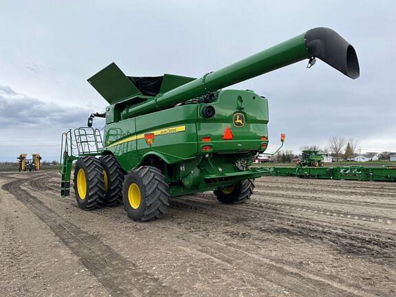 Image of John Deere S780 equipment image 2