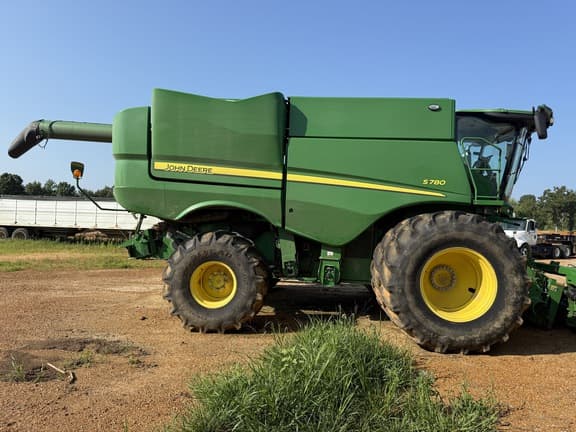 Image of John Deere S780 equipment image 1