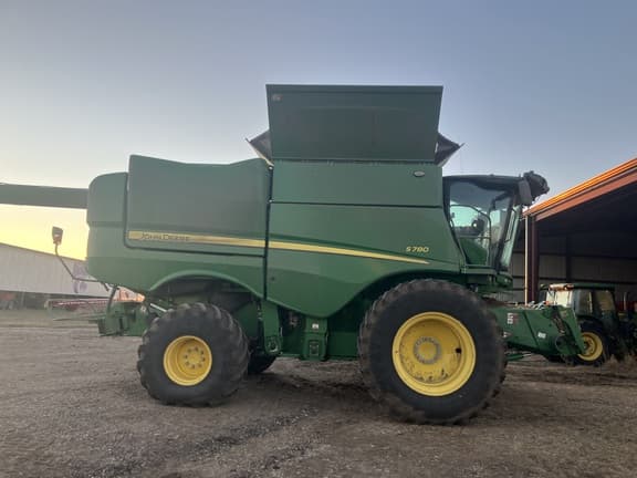 Image of John Deere S780 equipment image 3
