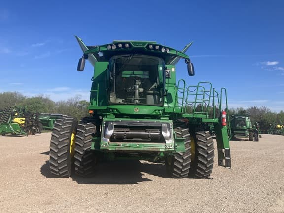 Image of John Deere S780 equipment image 1