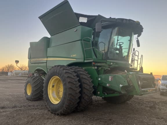 Image of John Deere S780 equipment image 2