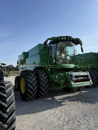 Image of John Deere S780 equipment image 2
