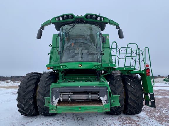 Image of John Deere S780 equipment image 1