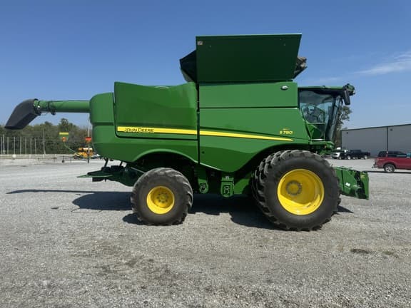 Image of John Deere S780 equipment image 1