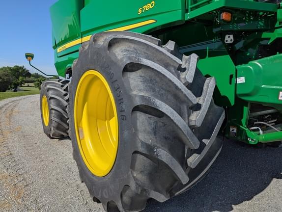 Image of John Deere S780 equipment image 4