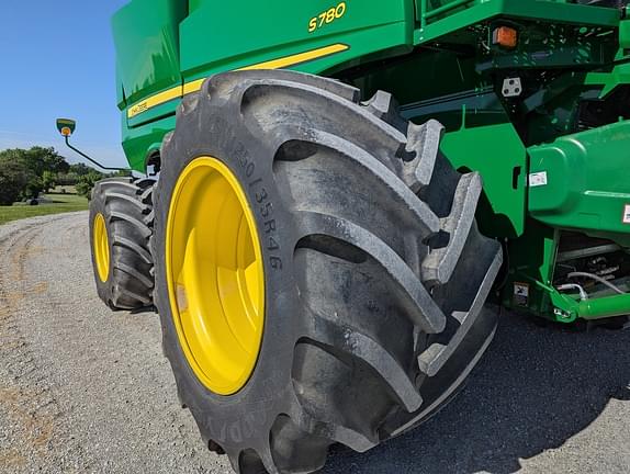 Image of John Deere S780 equipment image 4