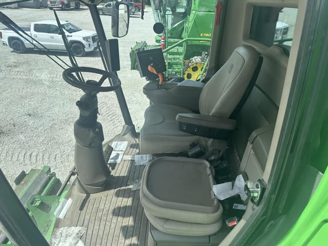 Image of John Deere S780 equipment image 1