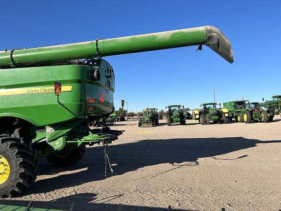 Image of John Deere S780 equipment image 4