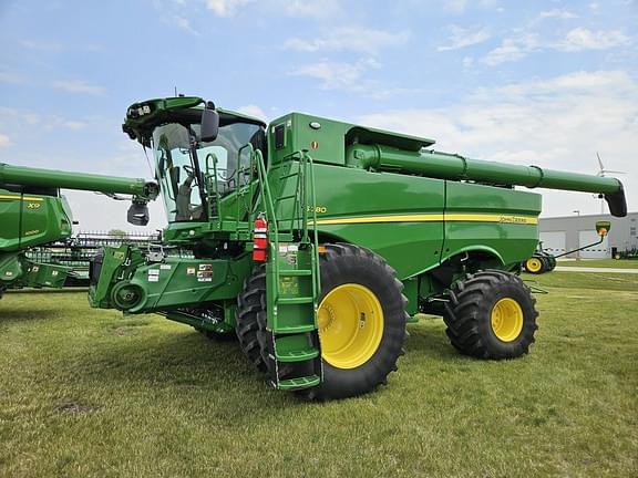 Image of John Deere S780 equipment image 2
