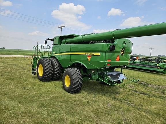 Image of John Deere S780 equipment image 4