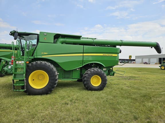 Image of John Deere S780 equipment image 4