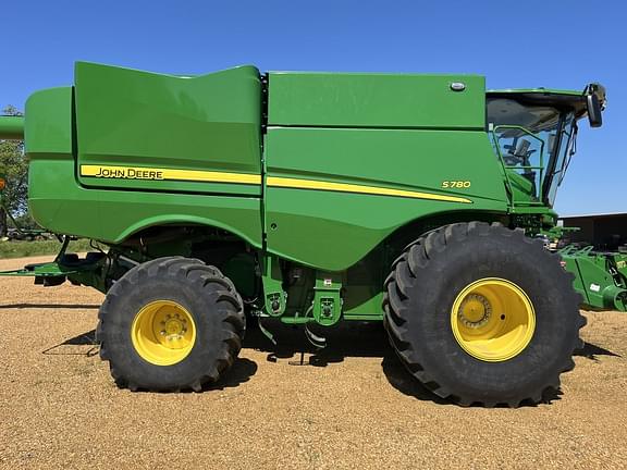 Image of John Deere S780 equipment image 2
