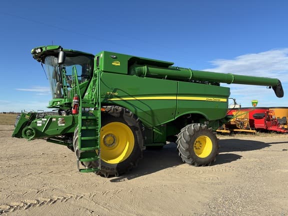 Image of John Deere S780 equipment image 1