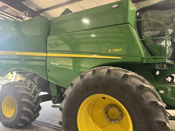 Image of John Deere S780 equipment image 1