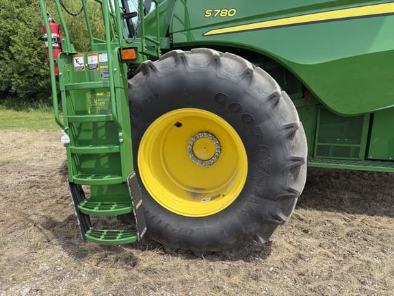 Image of John Deere S780 equipment image 2