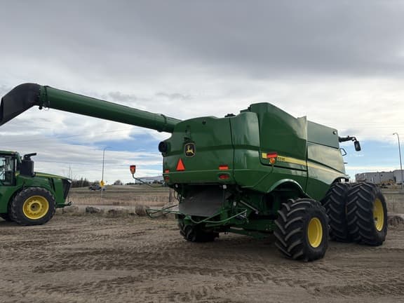 Image of John Deere S780 equipment image 4