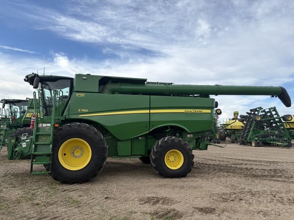 Image of John Deere S780 equipment image 2