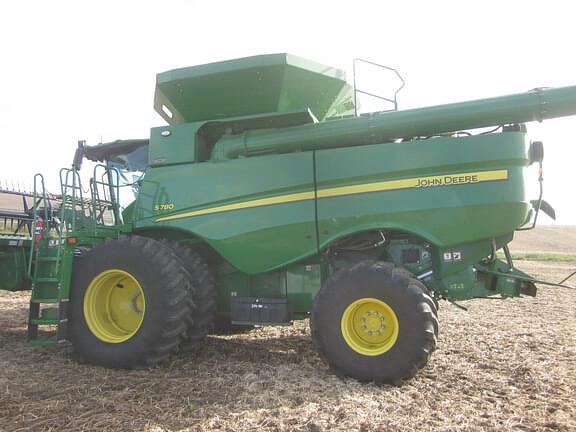 Image of John Deere S780 equipment image 1