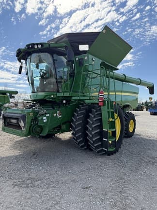 Image of John Deere S780 equipment image 1