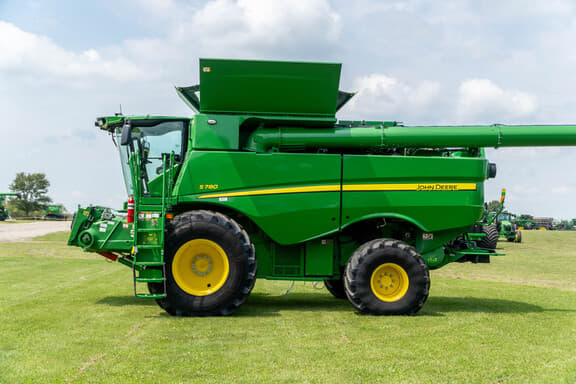 Image of John Deere S780 equipment image 1