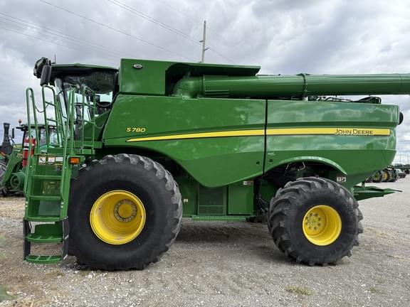 Image of John Deere S780 equipment image 4