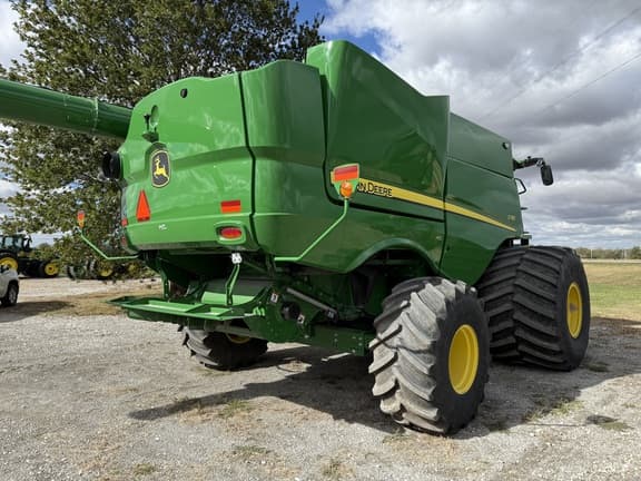 Image of John Deere S780 equipment image 4